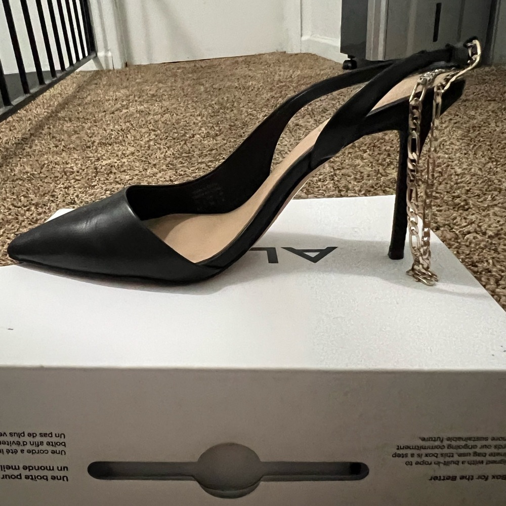 Black Aldo heels worn but no scratches bought them for 40$ asking 25$